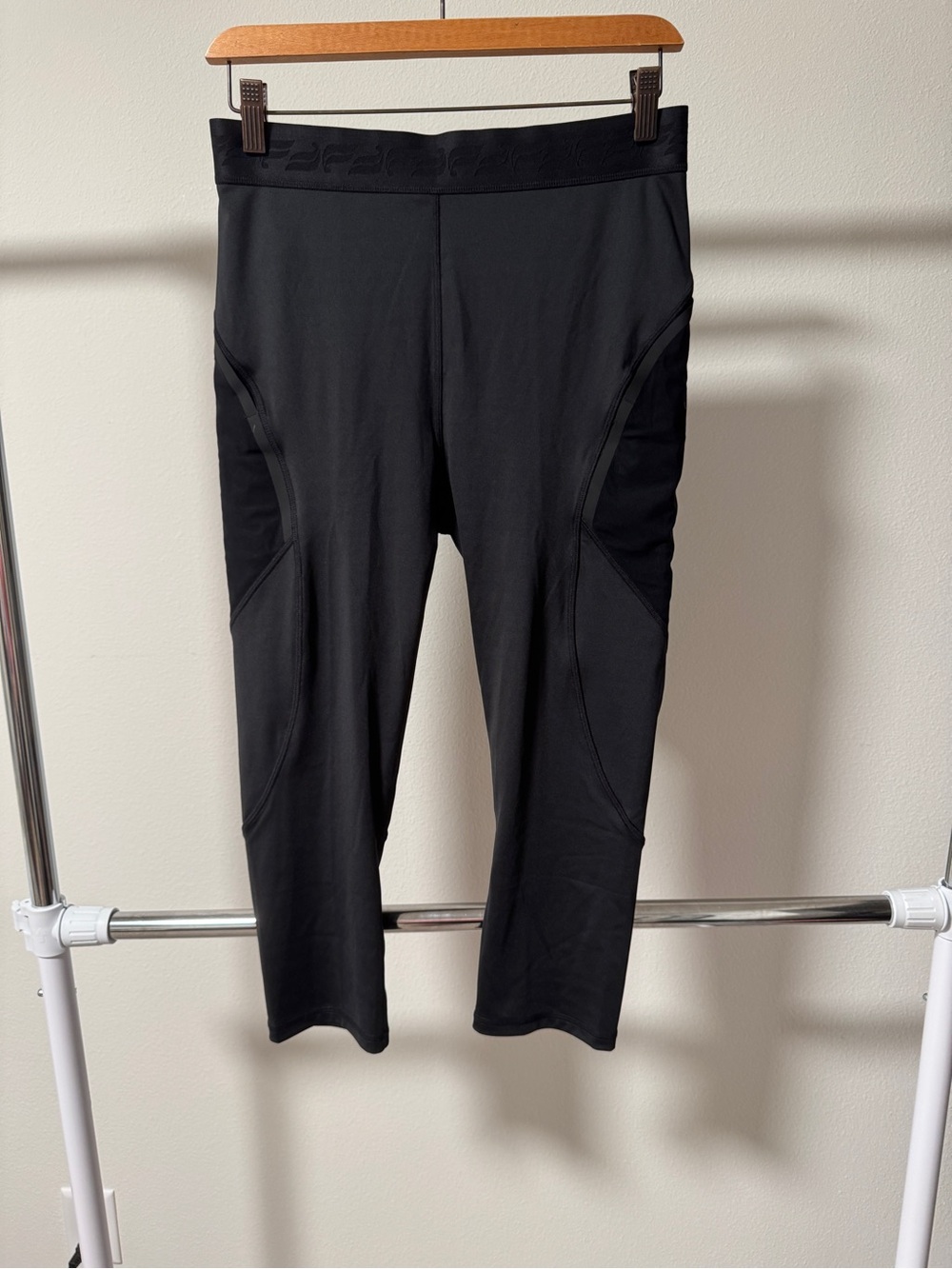 Fabletics PowerLite High-Waisted Crop Leggings Pockets Black Women’s L NWT